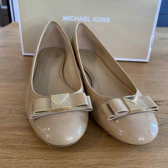Michael Kors Beige shoes - Picture 1 of 3